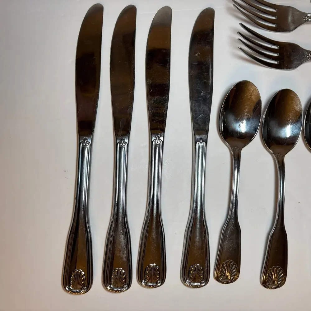 World Tableware COQUILLE Stainless 17 Pc WT Shell Taiwan Flatware Set